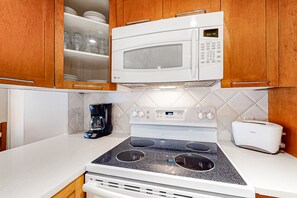 Four Ă micro-ondes, un four, surface de cuisson, lave-vaisselle