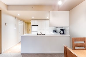 Micro-ondas, fogão, cooktop, lava-louças