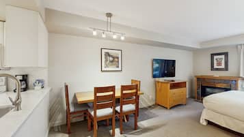 Iron/ironing board, Internet, bed sheets