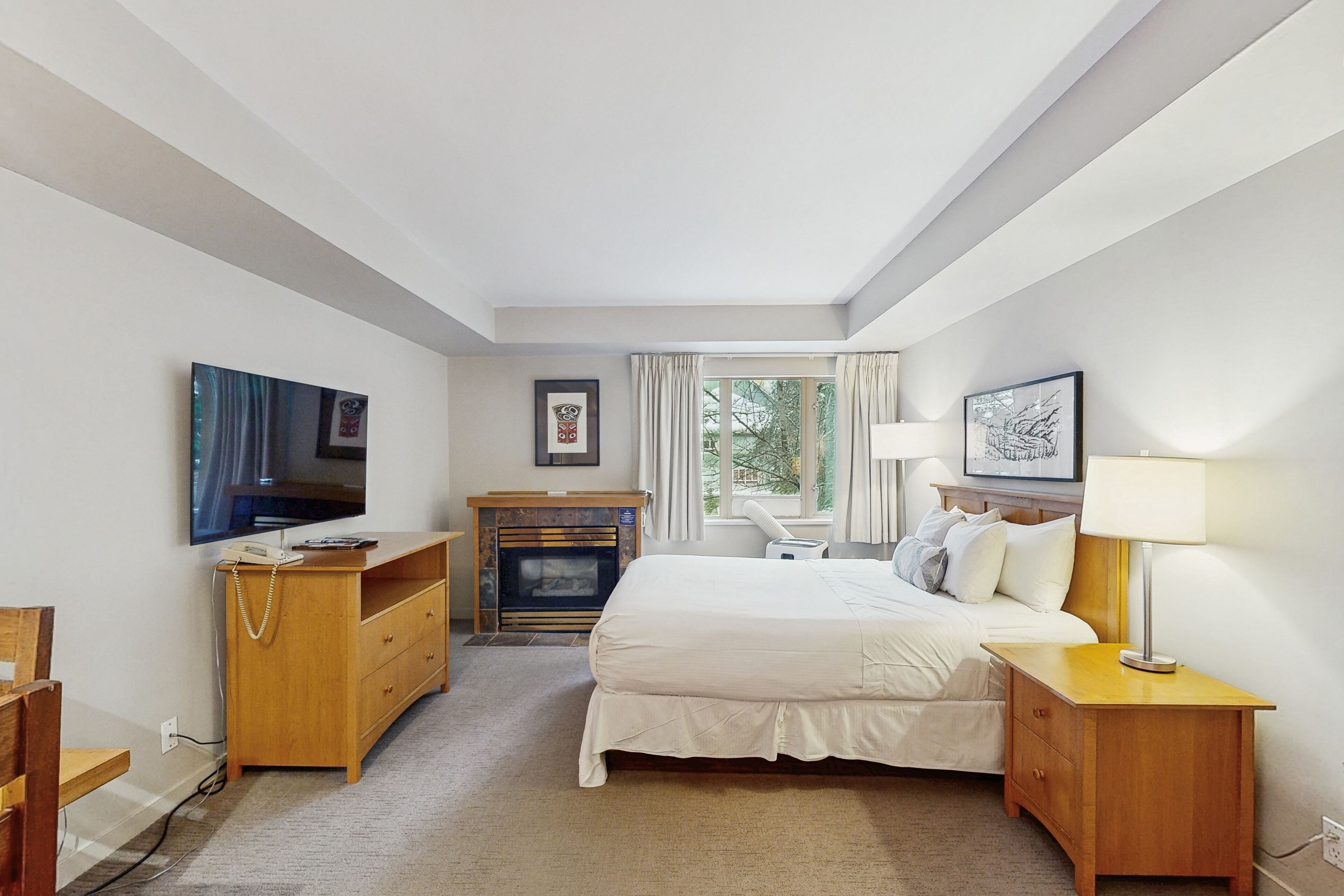 Iron/ironing board, Internet, bed sheets