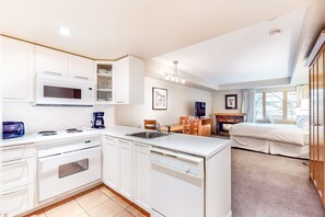 ميكروويف، فرن، موقد طهي مسطح، غسالة أطباق