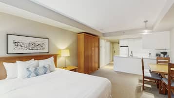 Iron/ironing board, Internet, bed sheets