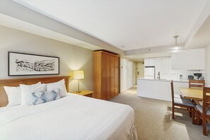 Bügeleisen/Bügelbrett, Internetzugang, Bettwäsche