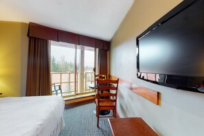 Iron/ironing board, internet, bed sheets