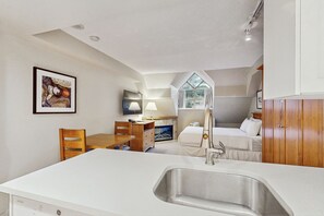 Fer et planche à repasser, Wi-Fi, literie fournie