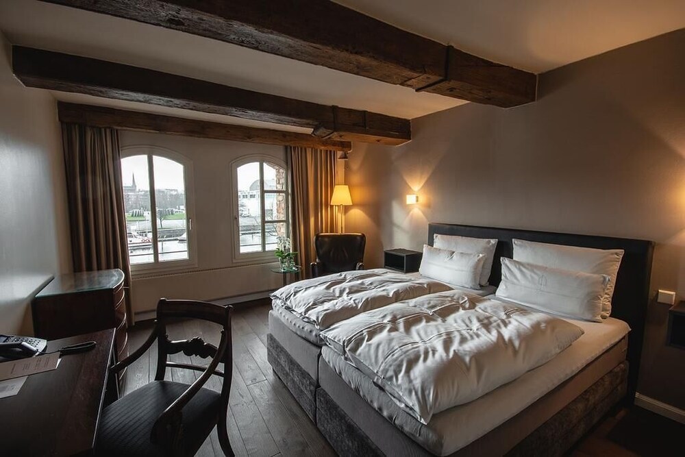 Hotel Anno 1216 by null