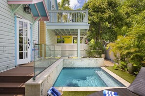 Et oppvarmet basseng