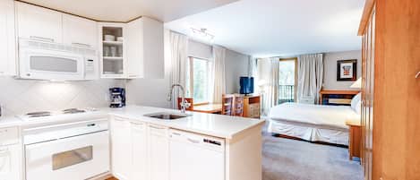 Iron/ironing board, Internet, bed sheets