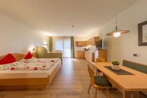 1 chambre, coffres-forts dans les chambres, fer et planche à repasser