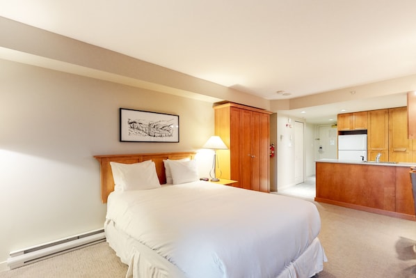 Iron/ironing board, WiFi, bed sheets