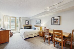 Fer et planche à repasser, accès Internet, draps fournis