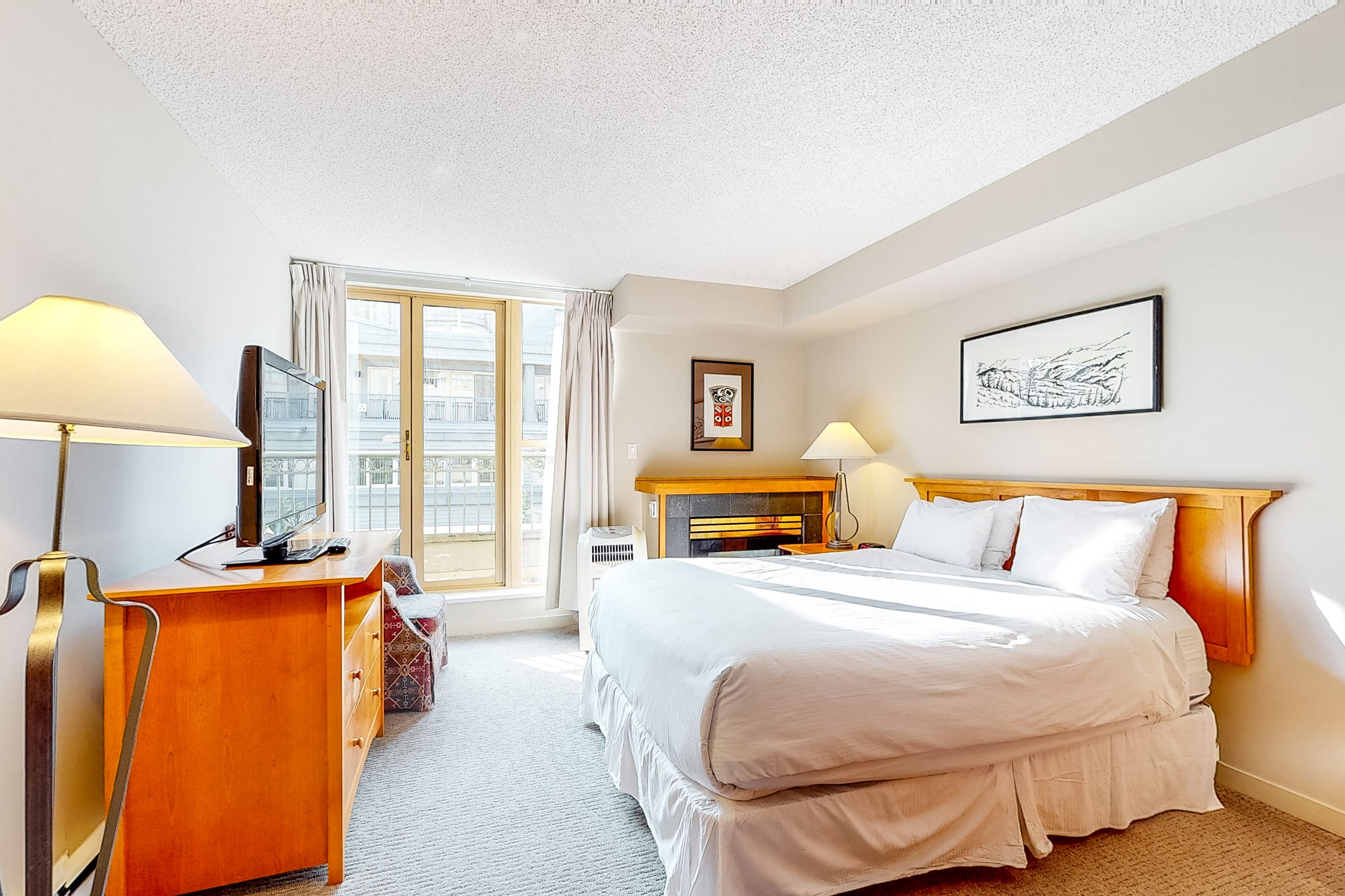 Fer et planche à repasser, accès Internet, draps fournis