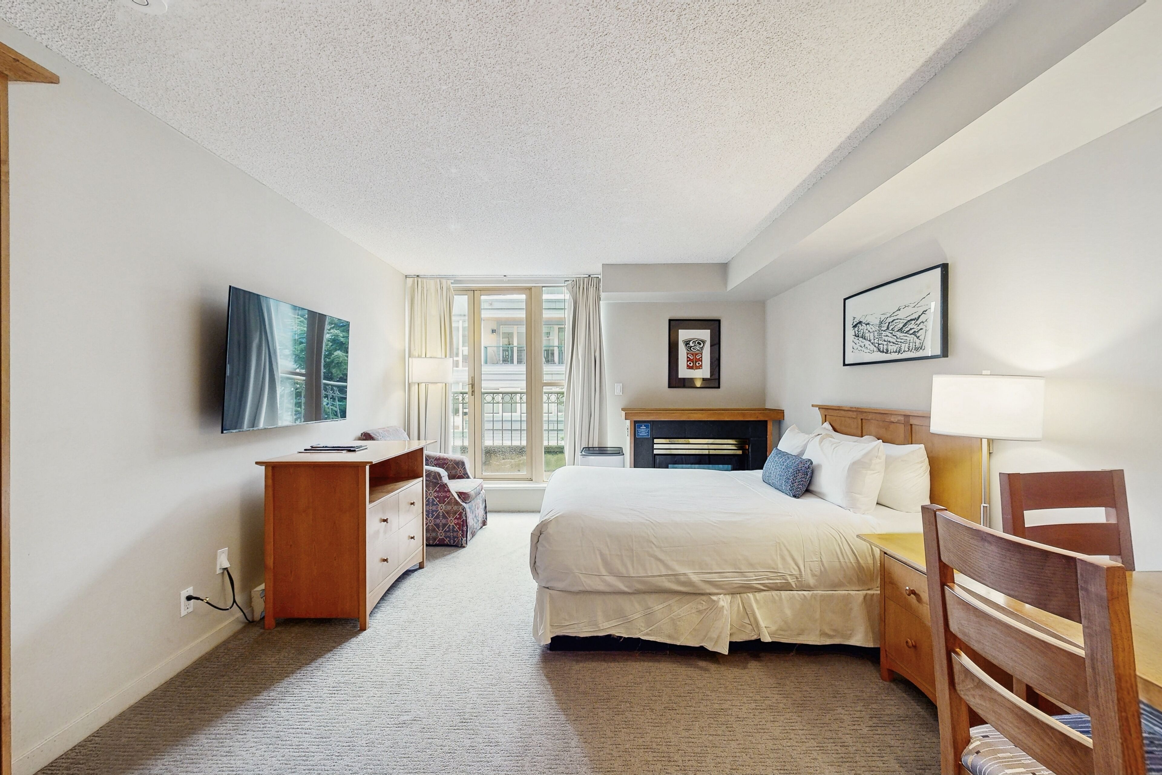 Iron/ironing board, internet, bed sheets