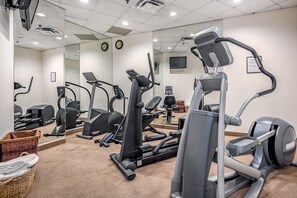 Fitness facility - Warm studio with easy slope access, jetted tub, gym, & mountain decor (Whistler)