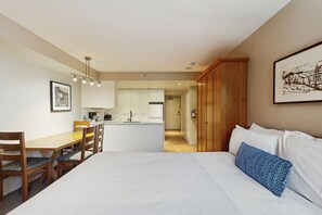 Bügeleisen/Bügelbrett, Internetzugang, Bettwäsche