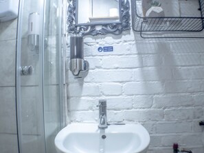 Signature-Apartment, Terrasse | Badezimmer