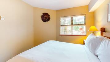 1 bedroom, iron/ironing board, internet, bed sheets