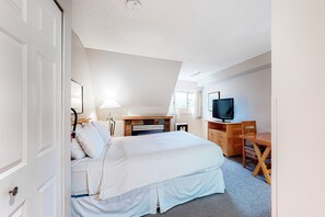 Fer et planche à repasser, accès à Internet, literie fournie