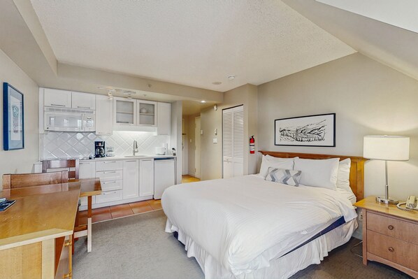 Fer et planche à repasser, accès à Internet, literie fournie