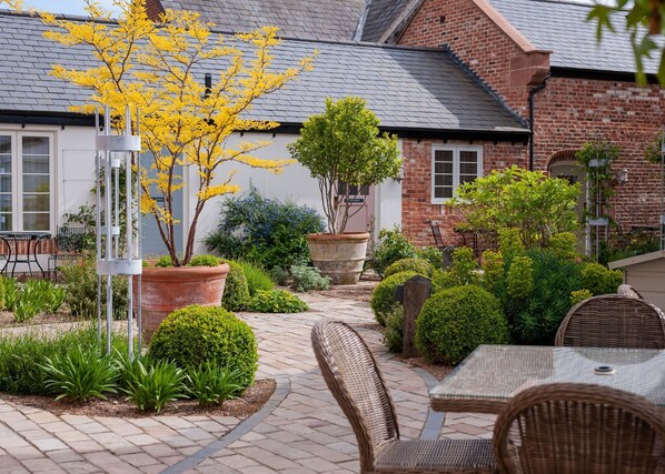 Terrace/patio - The Lion at Malpas (Malpas)