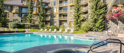 Lämmitetty uima-allas