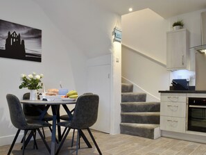 Dining - 1 bedroom accommodation in Whitby (Whitby)