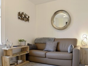 Living area - 1 bedroom accommodation in Whitby (Whitby)