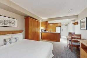 Iron/ironing board, internet, bed sheets