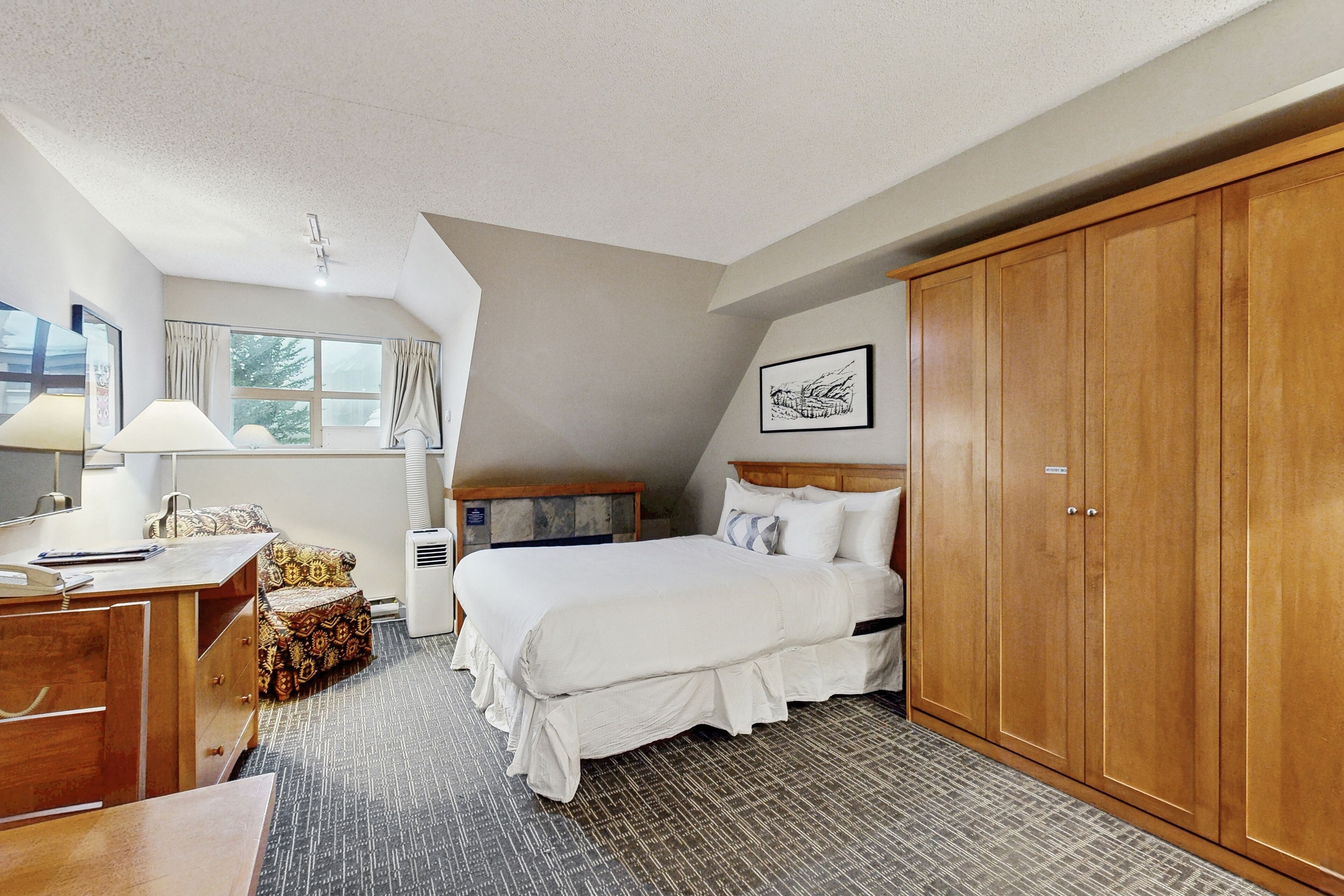 Bügeleisen/Bügelbrett, Internetzugang, Bettwäsche