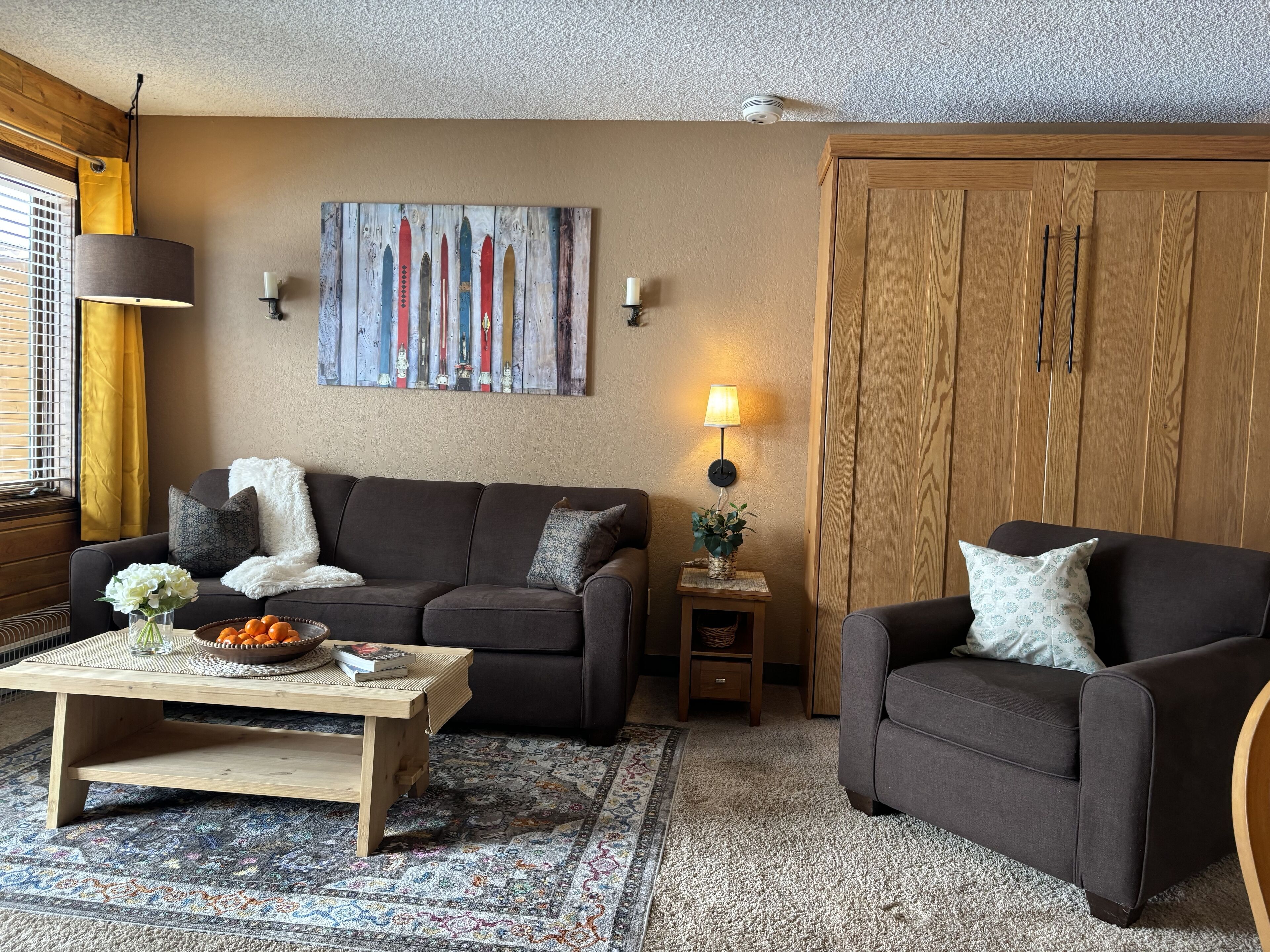 智能电视、壁炉、DVD 播放器、桌上足球