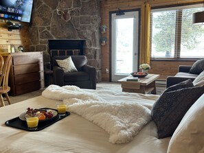 Desk, iron/ironing board, travel crib, free WiFi - Pool~Hot Tubs~Views~Sleeps 4~Studio~Free WiFi~Near RMNP & Winter Park! 18 (Granby)