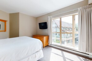 2 bedrooms, iron/ironing board, internet, bed sheets