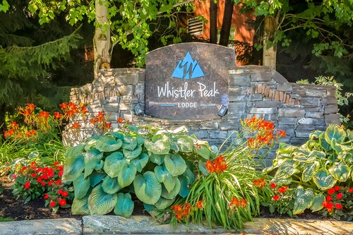 Mountain studio with jetted tub & fireplace - walk to lifts - near golf