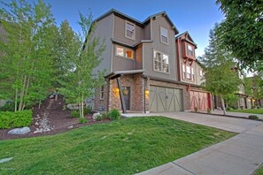 Exterior - 5 Bdrm 3100+ Sqft, pool, private tub, mins from MTN (Heber City)