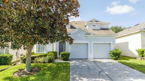 Exterior - Your Dream Family Vacation Home – 5BR, 5BA & Sun-Filled South-Facing Pool! (Kissimmee)