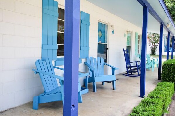 Unclassified image, 1 of 6, button - Valentine Lakeside-Studio Cabin 1 (Kingsland)