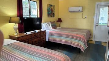 1 slaapkamer, een strijkplank/strijkijzer, gratis wifi, beddengoed