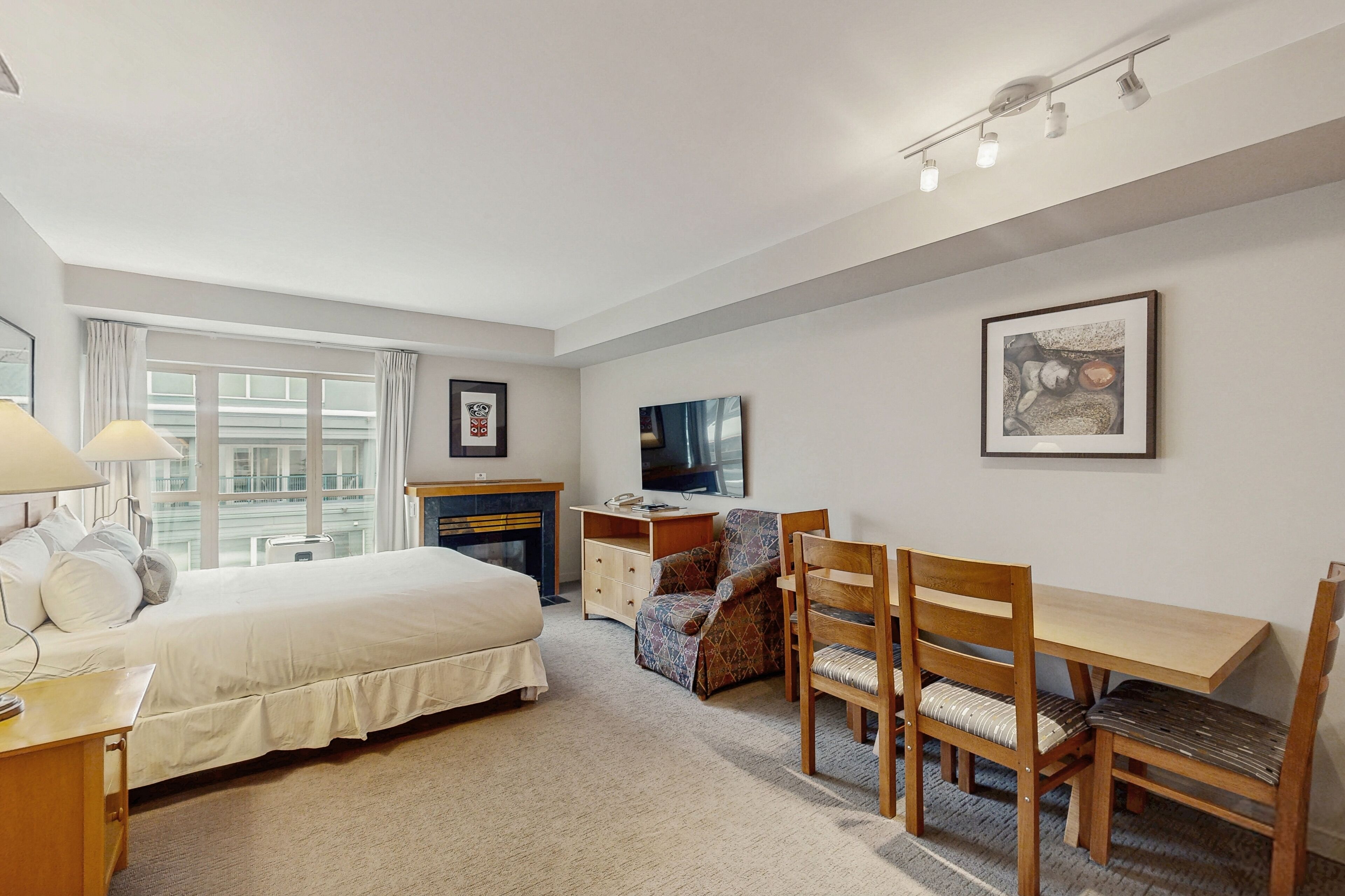 Fer et planche à repasser, Internet gratuit, draps fournis