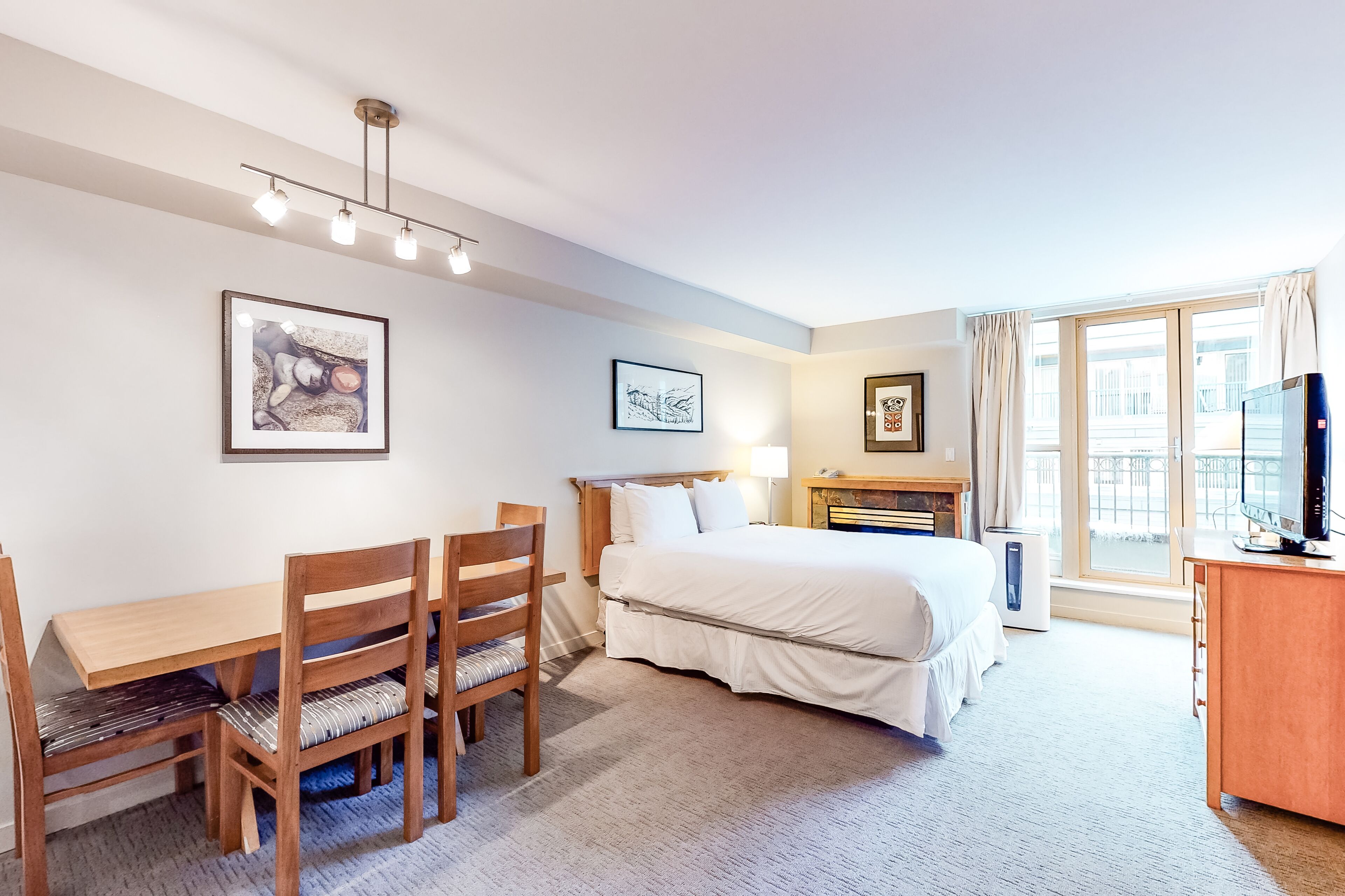 Tabla de planchar con plancha, Internet, ropa de cama