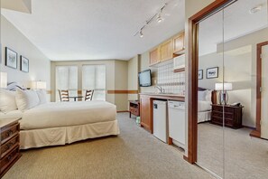 2 bedrooms, iron/ironing board, internet, bed sheets