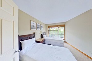 2 chambres, fer et planche à repasser, accès à Internet, literie fournie