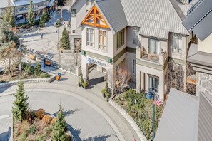 Exterior - Deluxe mountain studio with fireplace & gym, walk to lifts location (Whistler)