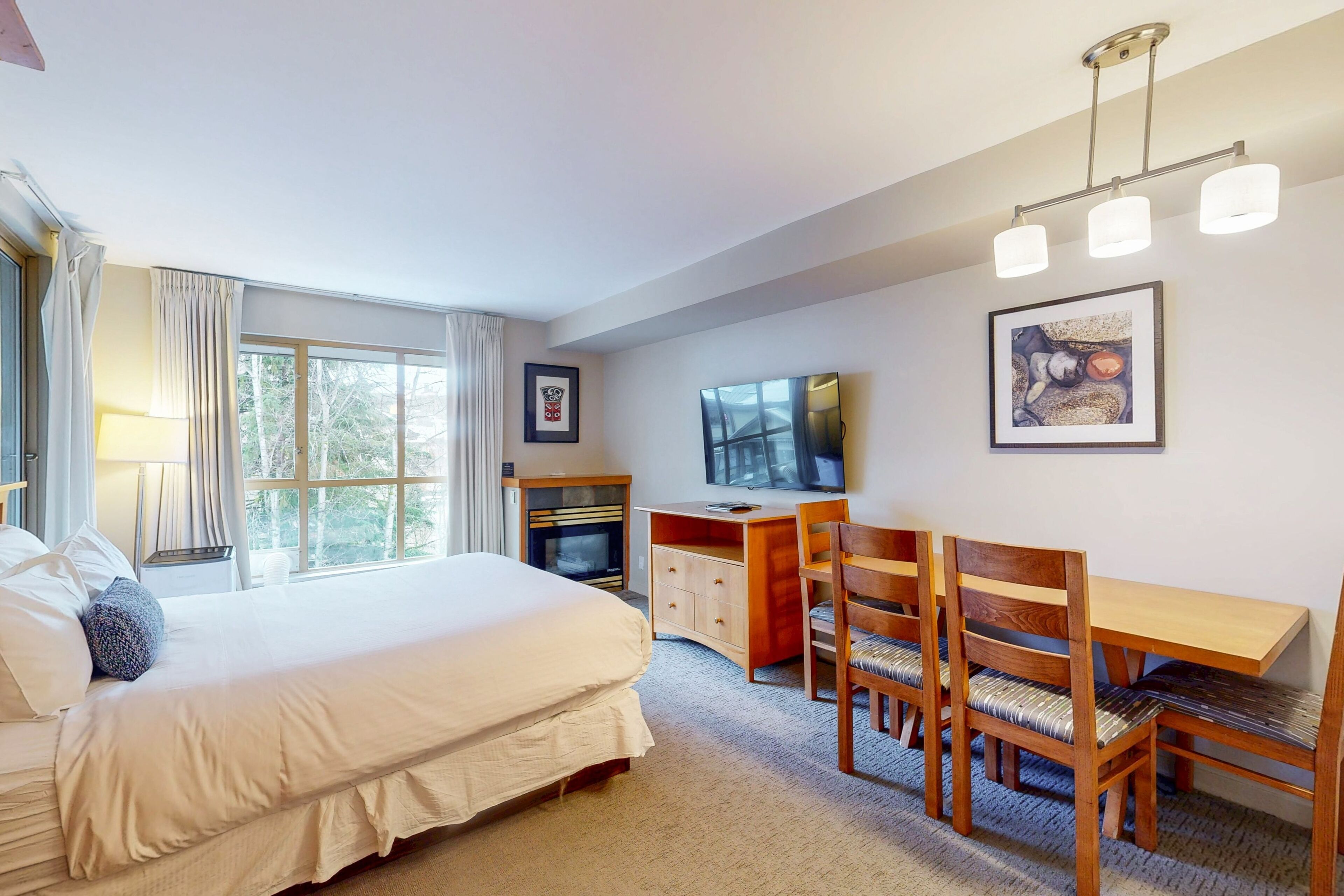 Iron/ironing board, Internet, bed sheets