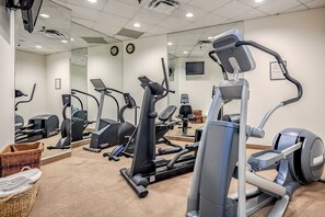 Fitness facility - Deluxe mountain studio with fireplace & gym, walk to lifts location (Whistler)