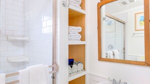 Shower, hair dryer, towels, soap - Coastal Cottage 4 Blocks from Beach, fall specials & military discounts  (Tybee Island)