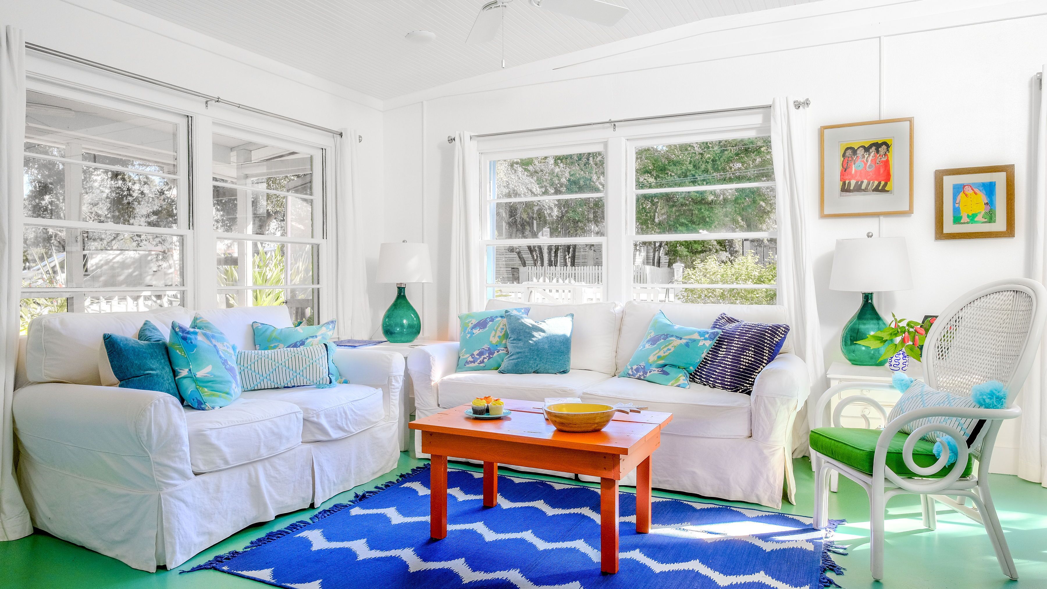 Älytelevisio, DVD-soitin, kirjoja