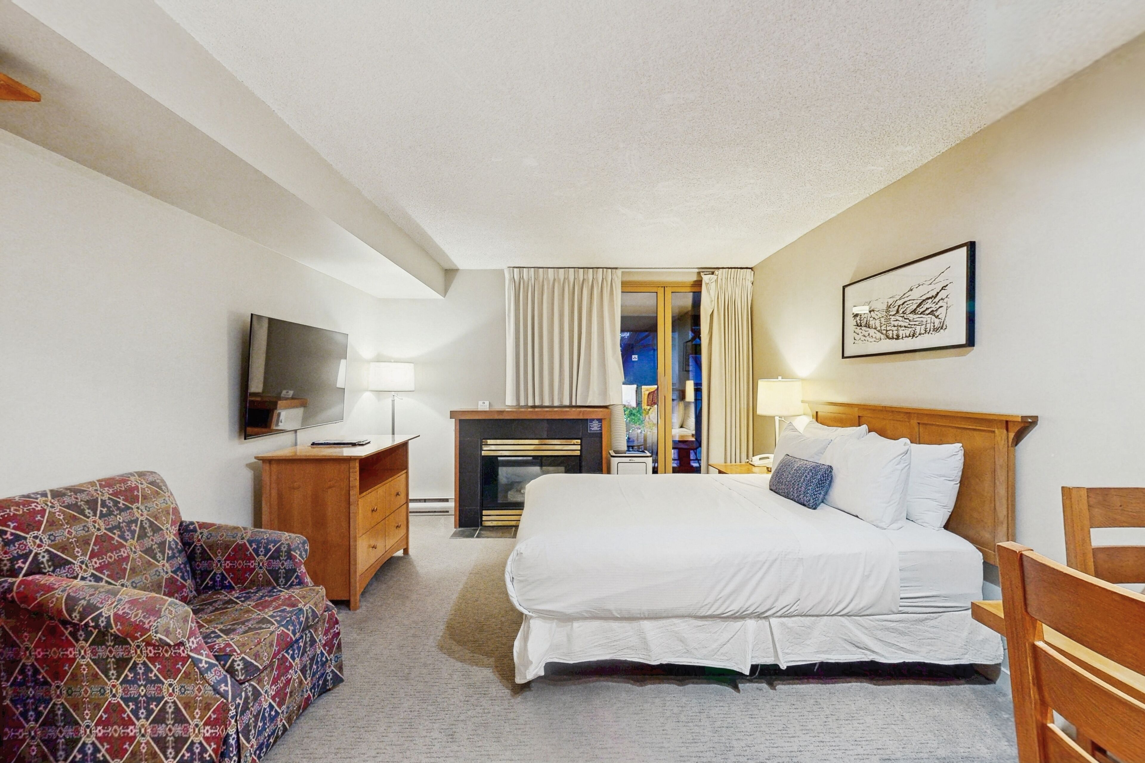 Fer et planche à repasser, accès à Internet, literie fournie