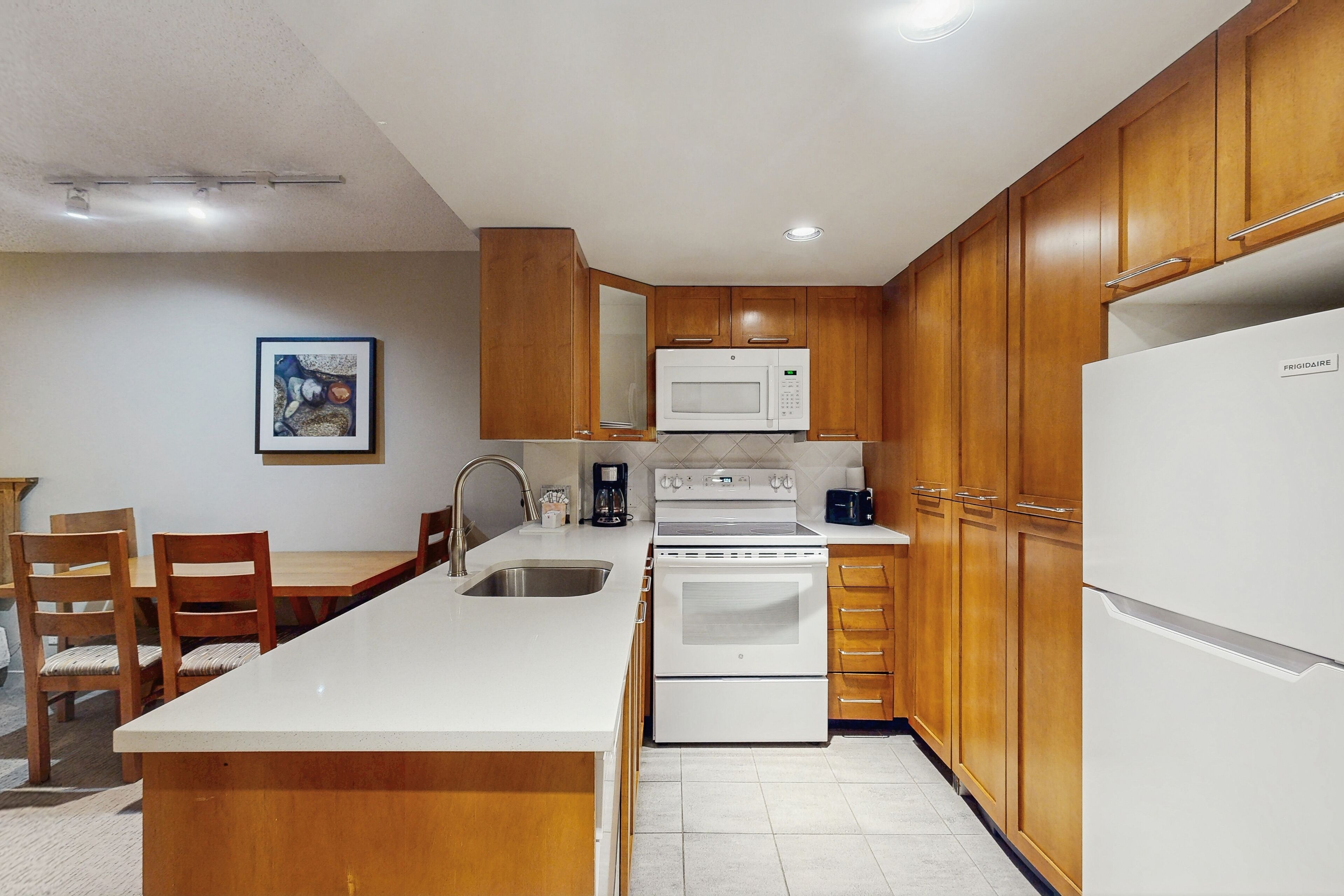 Mikrowelle, Ofen, Herdplatte, Geschirrspüler