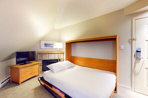 Iron/ironing board, internet, bed sheets