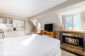 Fer et planche à repasser, accès à Internet, literie fournie